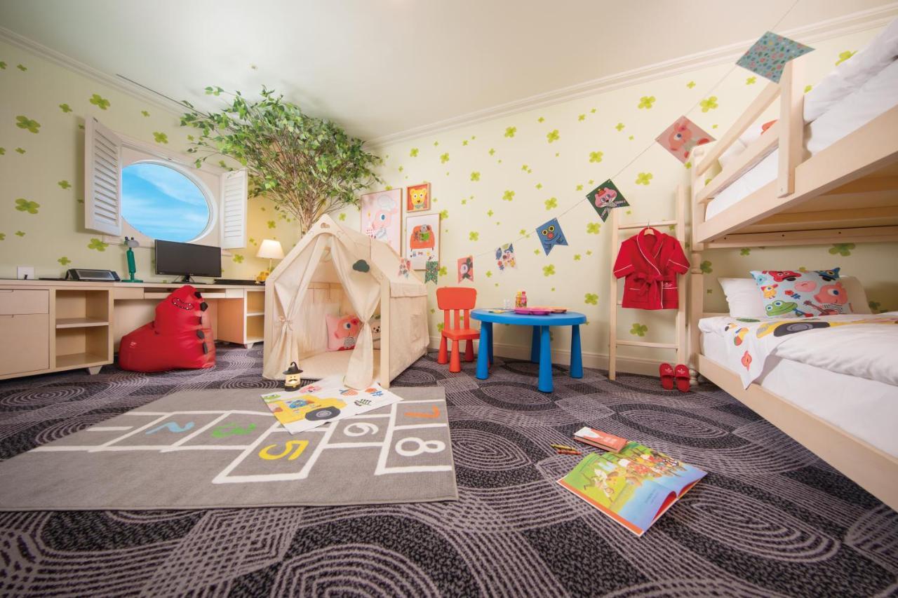 מלון Ramada Plaza By Wyndham Jeju Ocean Front מראה חיצוני תמונה A children's bedroom